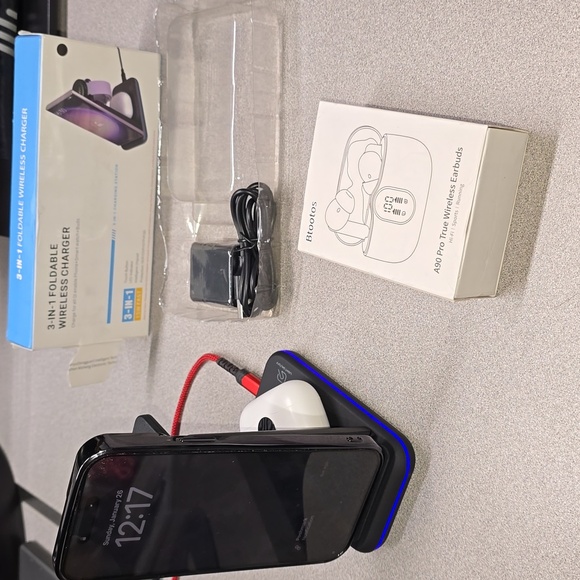 Cellphone charger/ wireless earbuds